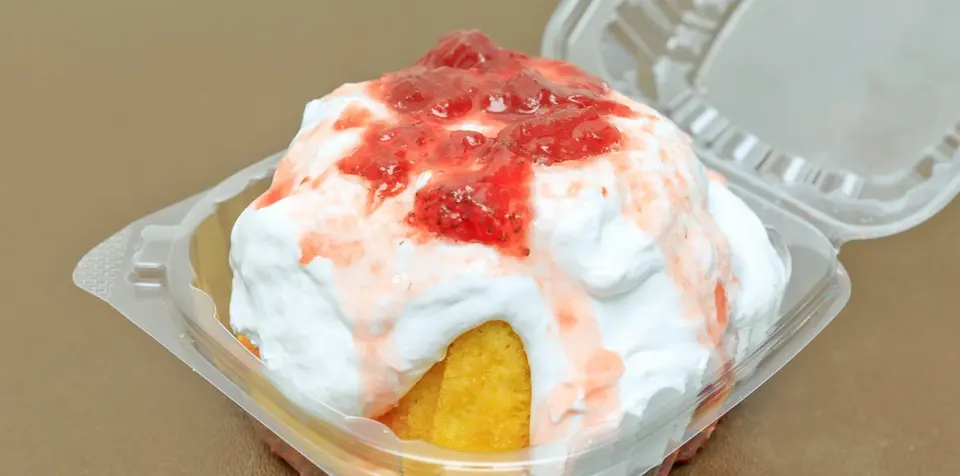 Q'Tee Pies strawberry-topped cake